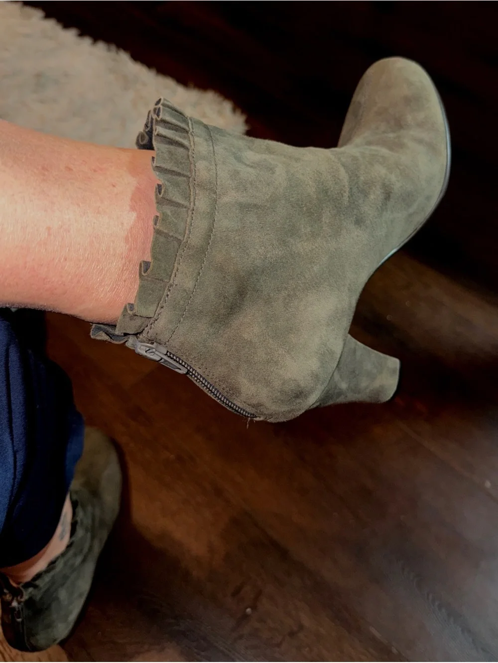 AEROSOLES Olive Gray Suede Ruffled Ankle Boots SZ 10
